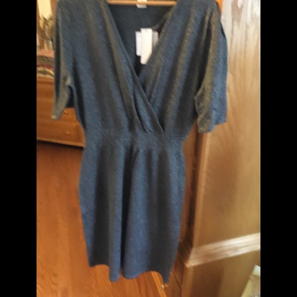 Liz Claiborne Dresses & Skirts - Liz Claiborne V-Neck Sweater Dress
